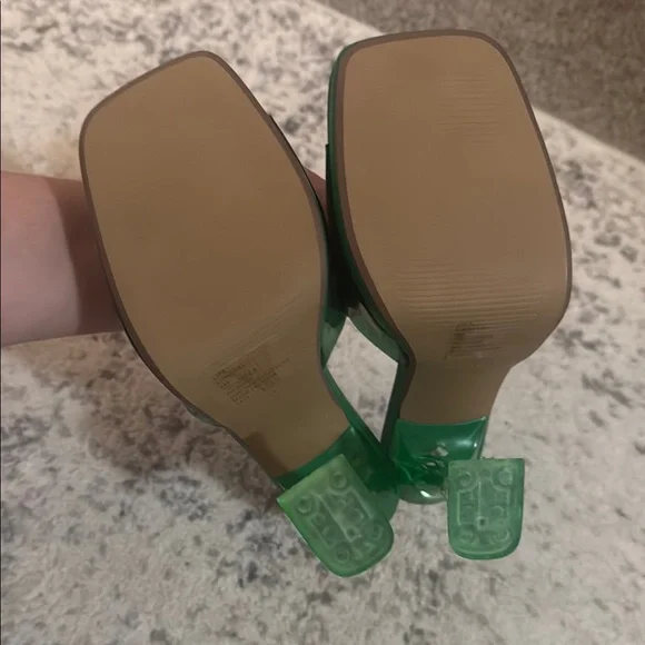 Steve Madden Emerald Green Heels - Picture 3 of 5